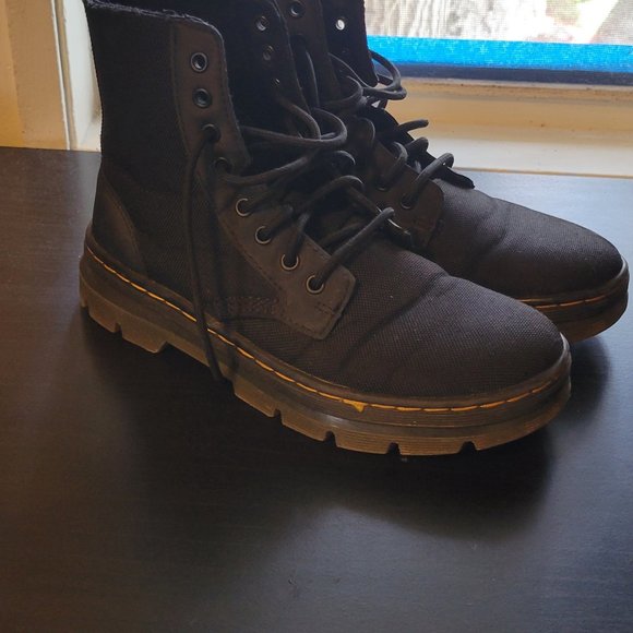 Black combat boots. Men/unisex ze 8. Pre-owned, gently used. In good condition. main image 4